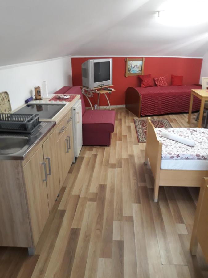 Apartments Emir トゥズラ エクステリア 写真